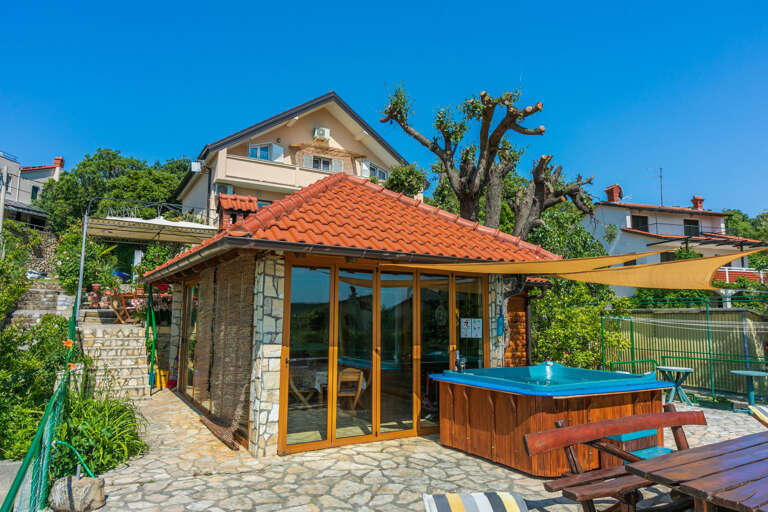 Supetarska Draga Apartment Rental