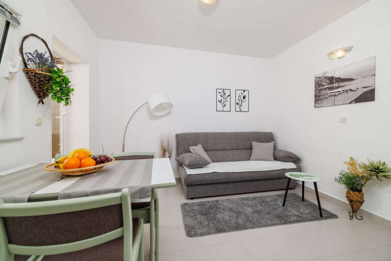 Banjol Apartment Rental