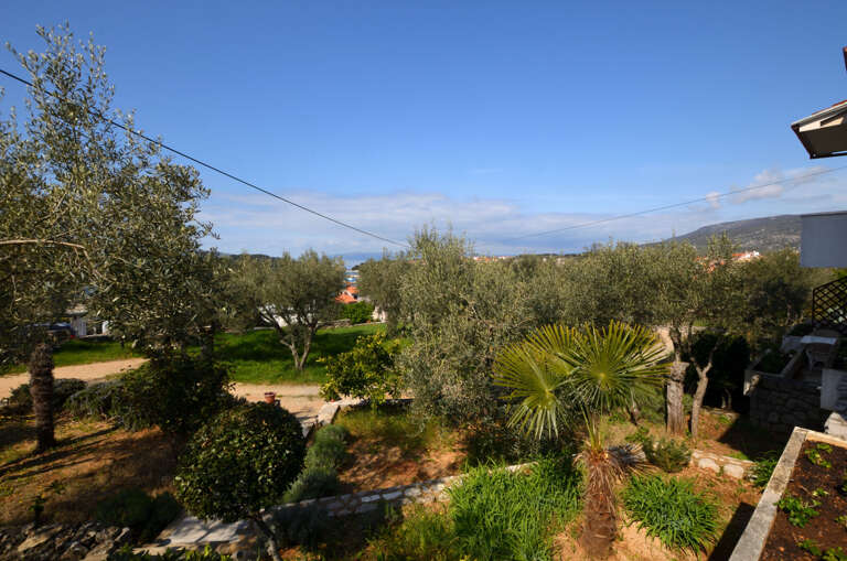 Cres Apartment Rental
