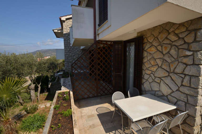 Cres Apartment Rental