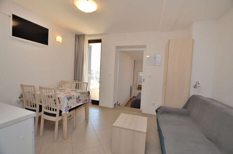 Cres Apartment Rental