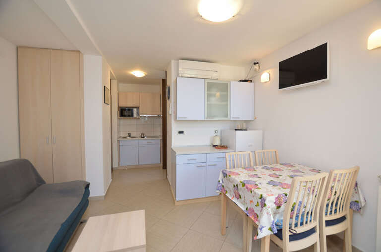 Cres Apartment Rental