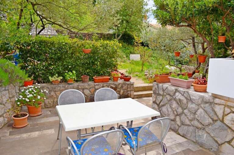 Cres Apartment Rental