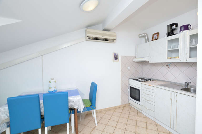 Cres Apartment Rental