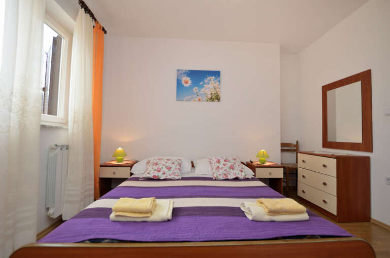 Cres Apartment Rental