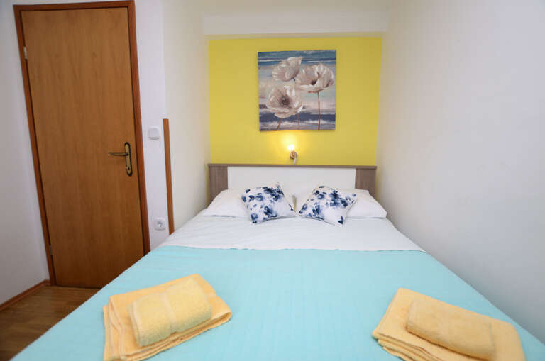 Cres Apartment Rental
