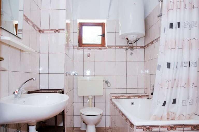 Sibinj Krmpotski Apartment Rental