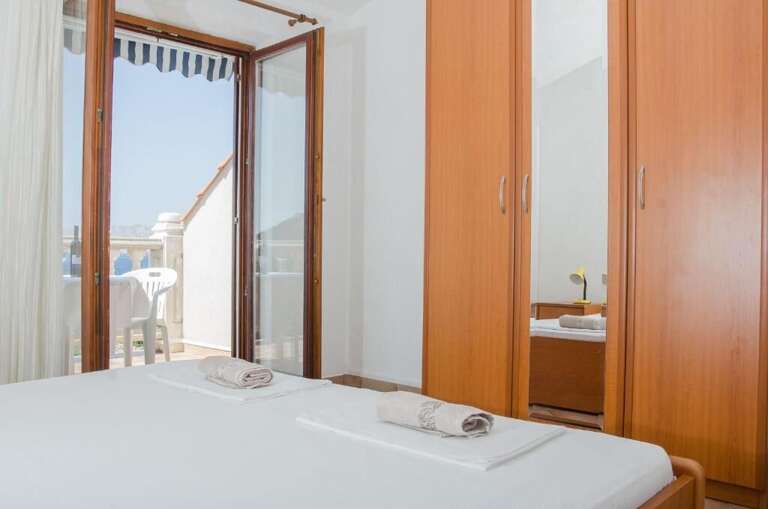 Sibinj Krmpotski Apartment Rental