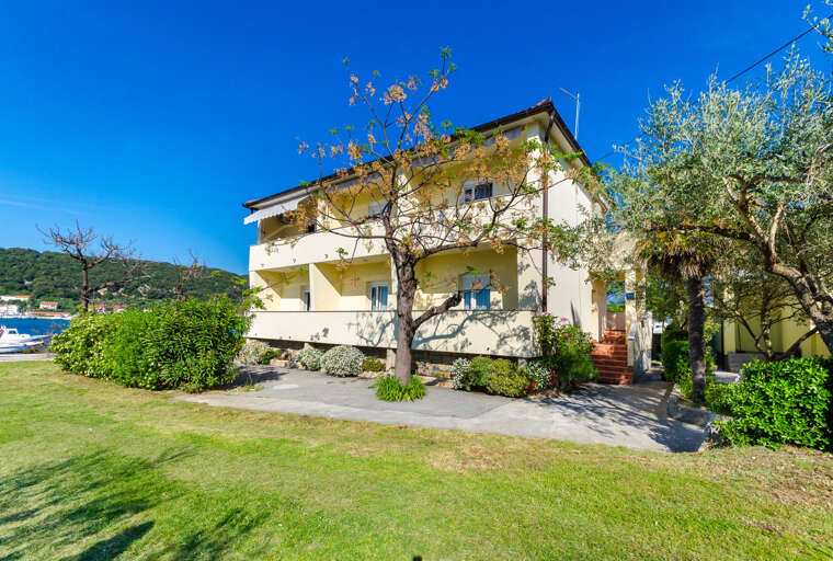 Supetarska Draga Apartment Rental