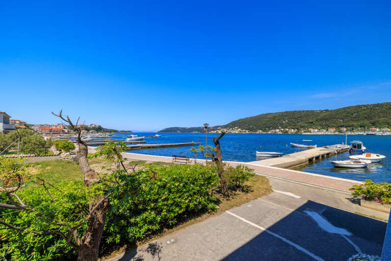 Supetarska Draga Apartment Rental