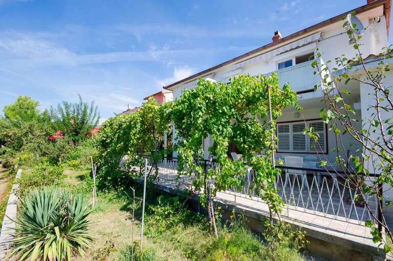 Barbat Na Rabu Apartment Rental