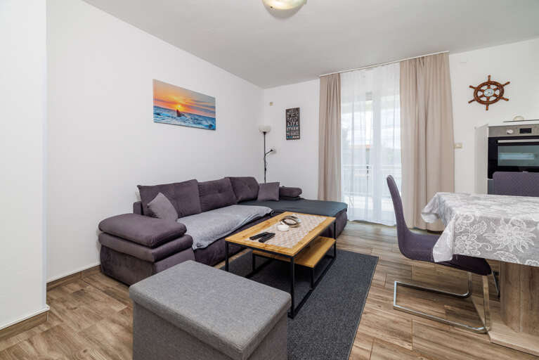 Jadranovo Apartment Rental