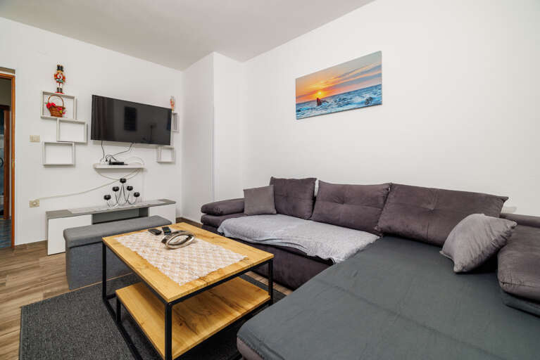 Jadranovo Apartment Rental