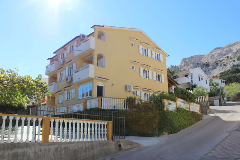 Apartments Capić Zarok