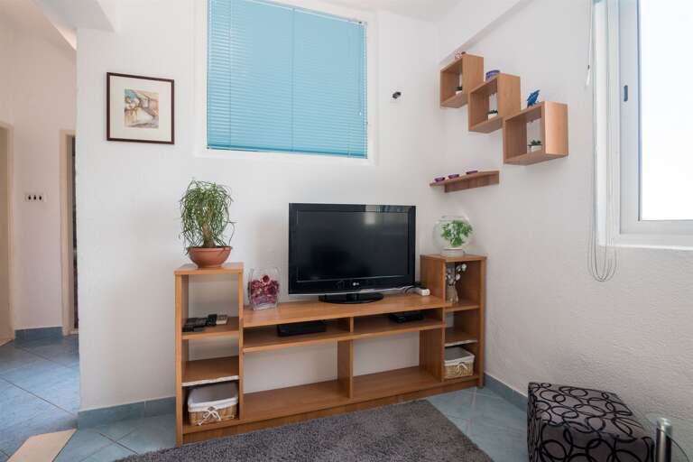 Igrane Apartment Rental