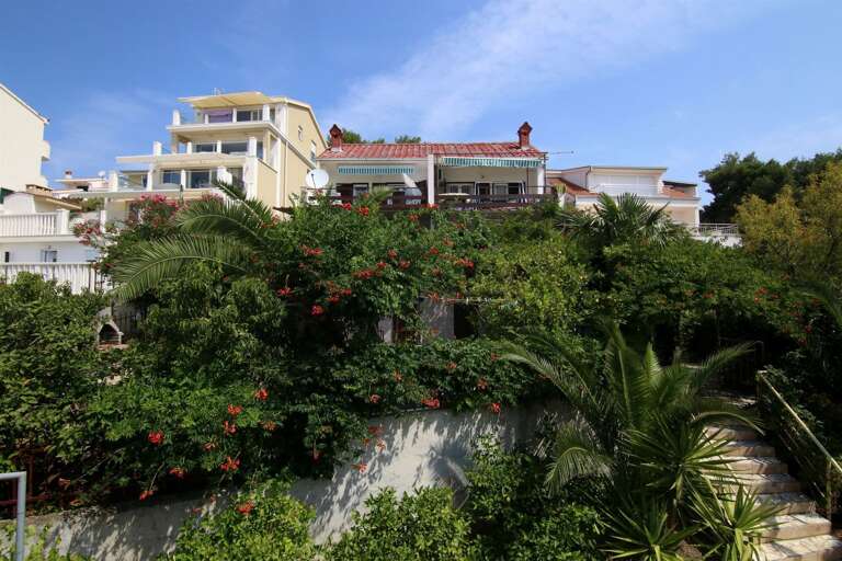 Okrug Gornji Apartment Rental