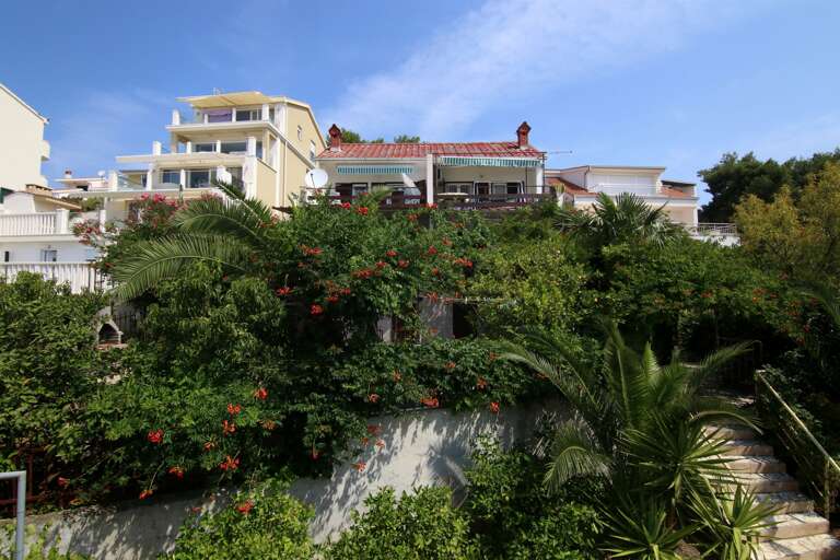 Okrug Gornji Apartment Rental