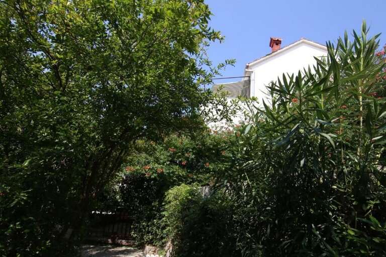 Okrug Gornji Apartment Rental
