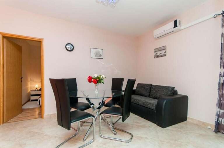 Vinisce Apartment Rental