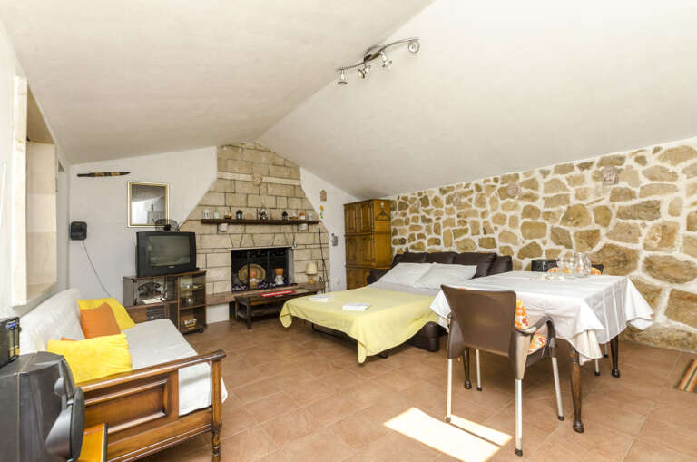 Splitska Home Rental