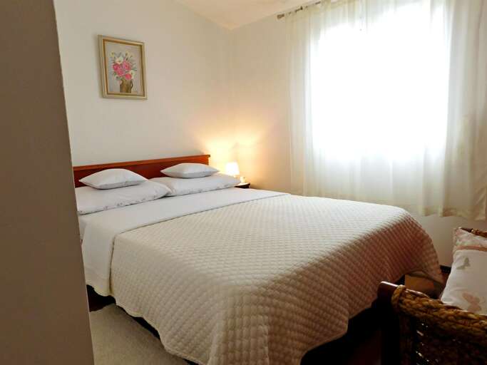 Milna Apartment Rental