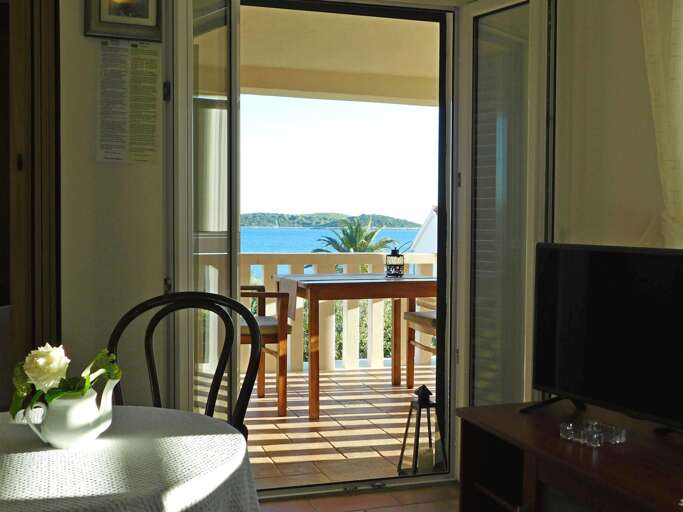 Milna Apartment Rental