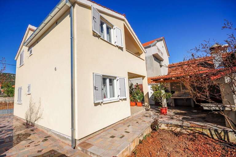Vinisce Home Rental