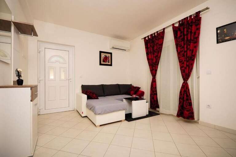 Vinisce Home Rental