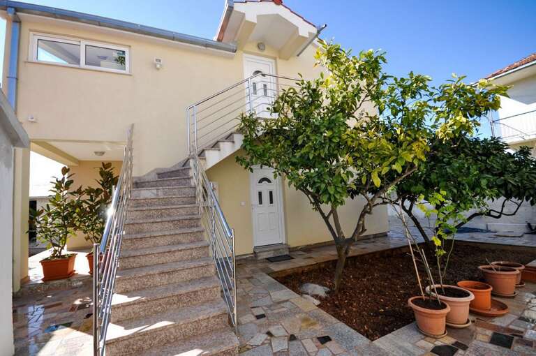 Vinisce Home Rental