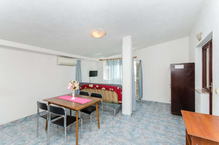 Makarska Apartment Rental