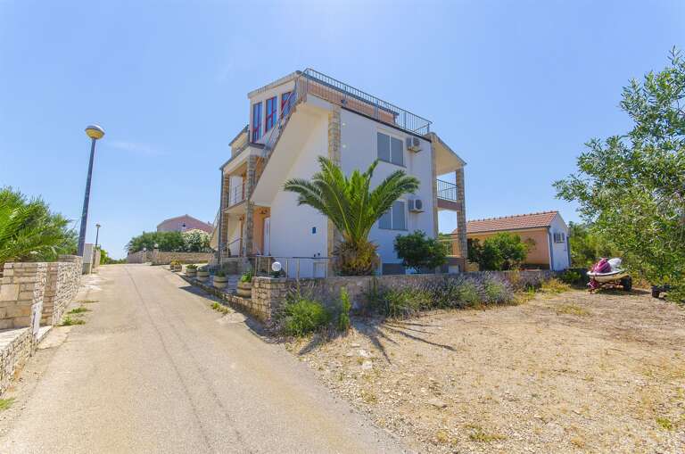 Necujam Apartment Rental
