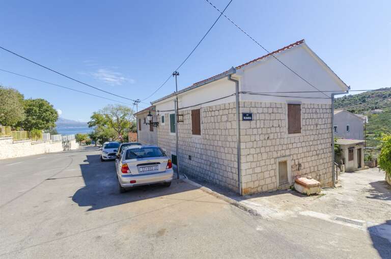Slatine Apartment Rental