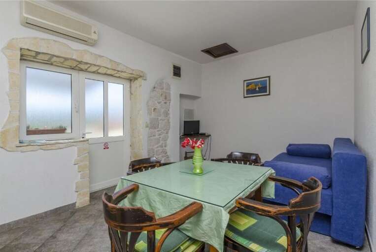 Slatine Apartment Rental