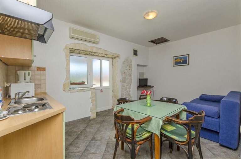 Slatine Apartment Rental