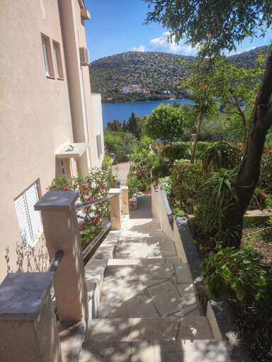 Skrivena Luka Apartment Rental