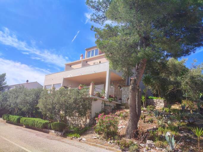 Skrivena Luka Apartment Rental