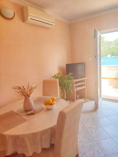 Skrivena Luka Apartment Rental