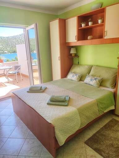 Skrivena Luka Apartment Rental
