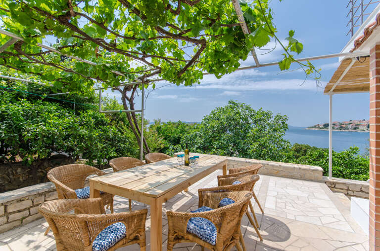 Okrug Gornji Home Rental