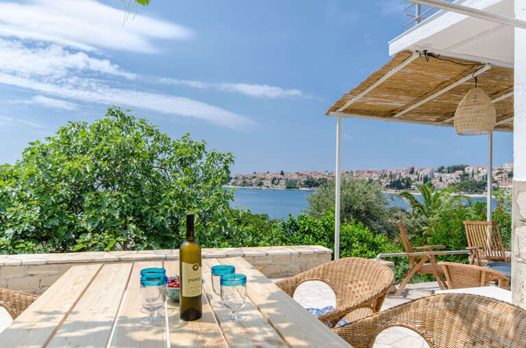 Okrug Gornji Home Rental
