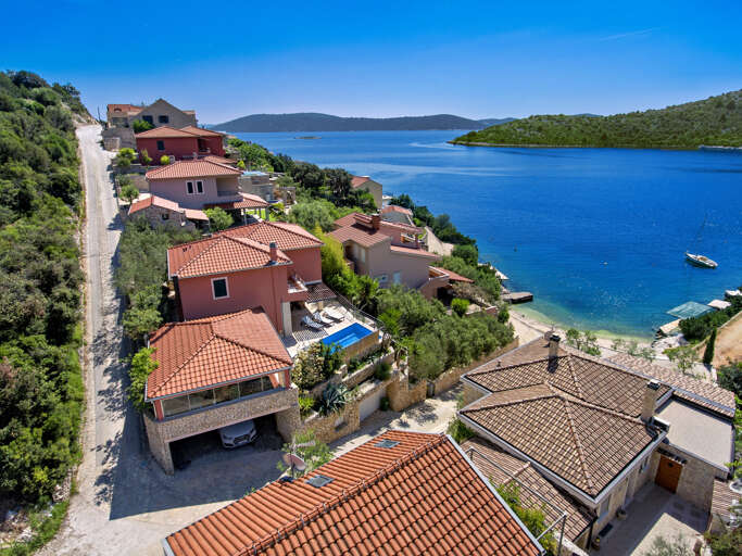 Vinisce Home Rental