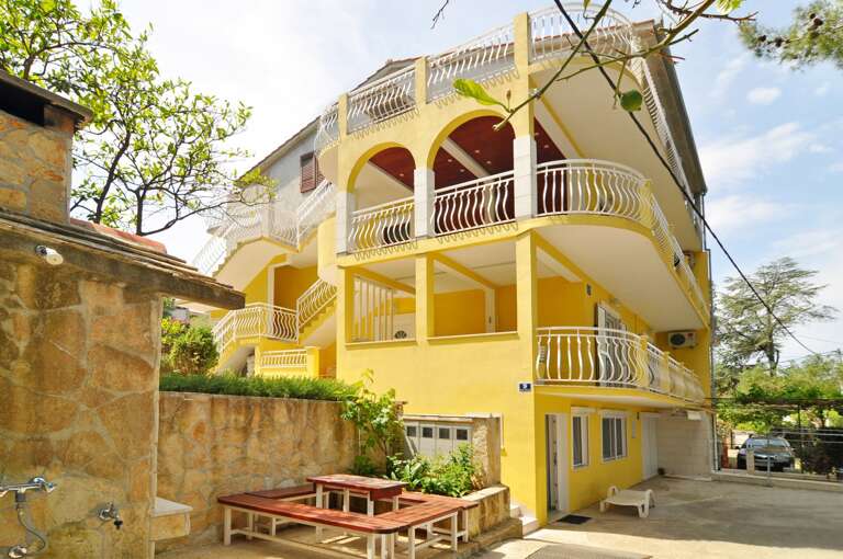 Slatine Apartment Rental