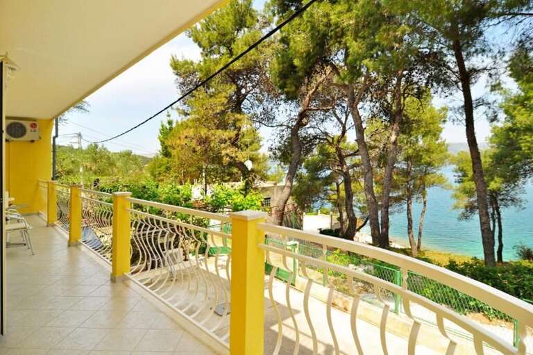 Slatine Apartment Rental