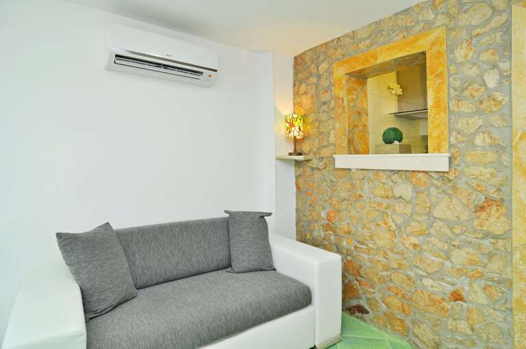 Slatine Apartment Rental