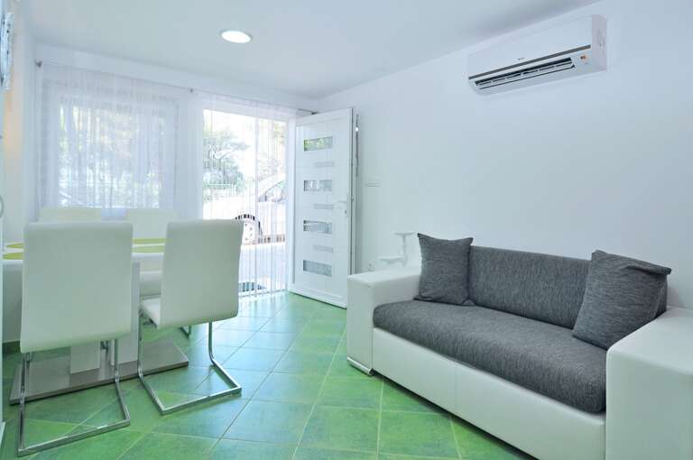 Slatine Apartment Rental