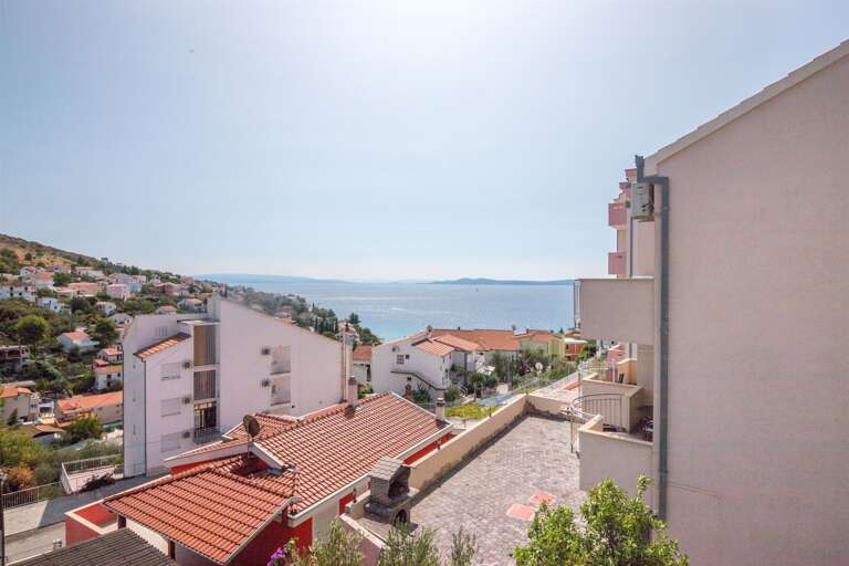 Okrug Gornji Apartment Rental