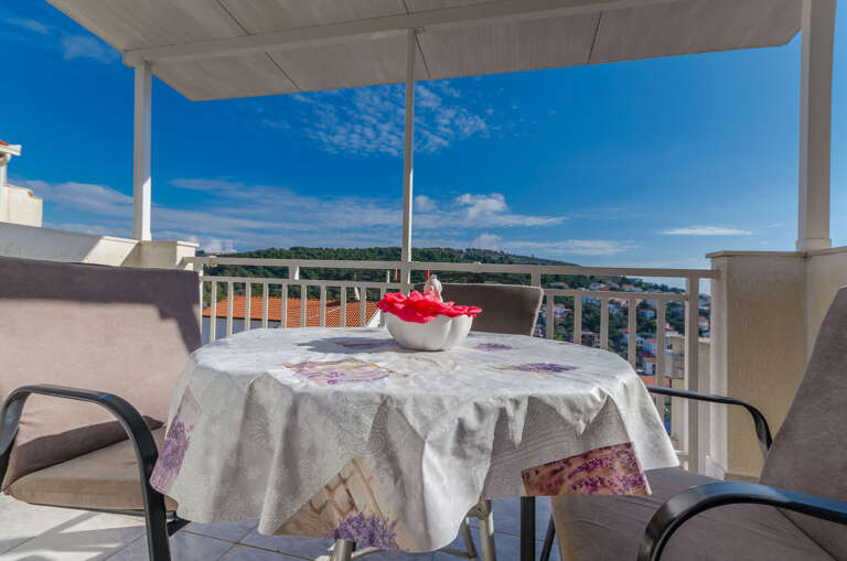 Okrug Gornji Apartment Rental