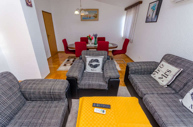 Okrug Gornji Apartment Rental