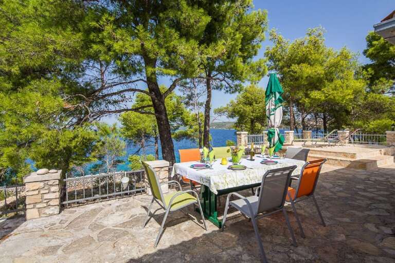 Milna Home Rental