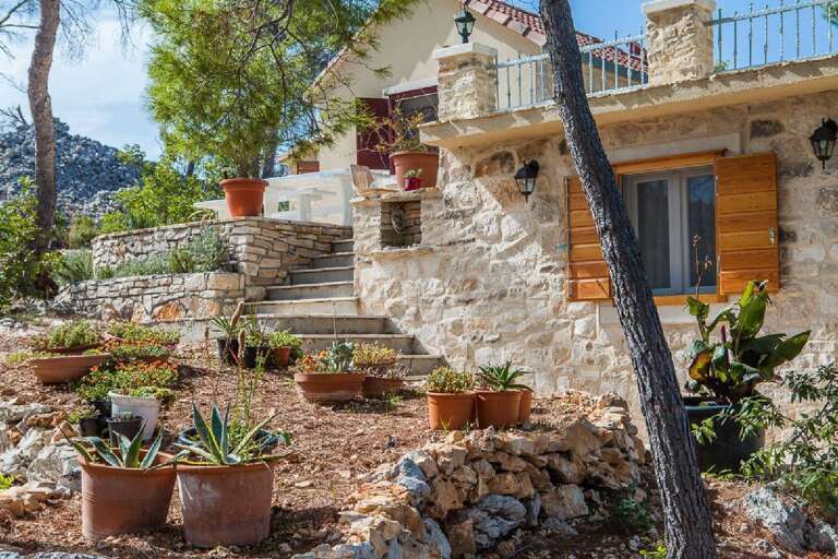 Milna Home Rental
